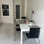 منزل للإقامة Modern Big With Balcony In New *