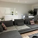 Modern Big With Balcony In New منزل للإقامة