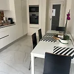 Modern Big With Balcony In New منزل للإقامة مونتيجو