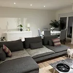 Modern Big With Balcony In New منزل للإقامة مونتيجو