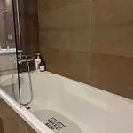 Modern Big With Balcony In New منزل للإقامة مونتيجو