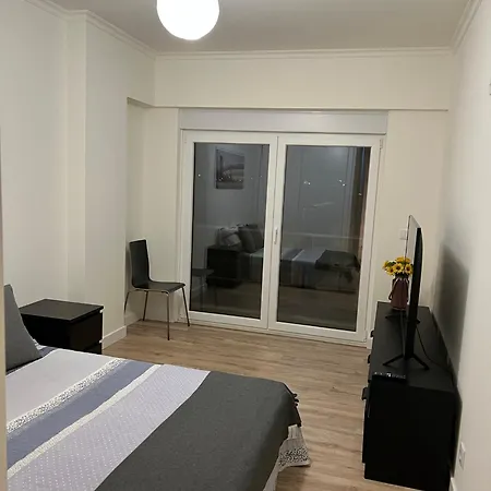 Modern Big With Balcony In New מונטיז'ו