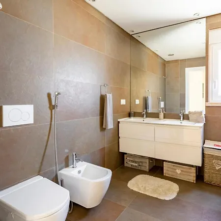 בית אירוח Modern Big With Balcony In New *