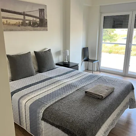 Homestay Modern Big With Balcony In New Montijo
