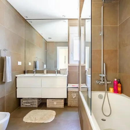 Homestay Modern Big With Balcony In New Montijo
