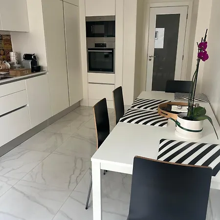 Modern Big With Balcony In New Homestay Montijo
