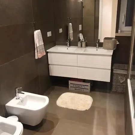 Modern Big With Balcony In New Montijo