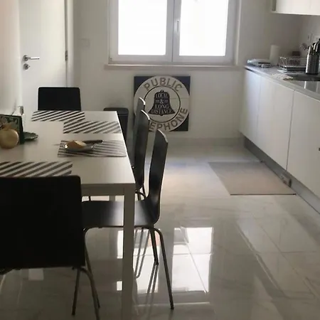 Modern Big With Balcony In New Homestay *
