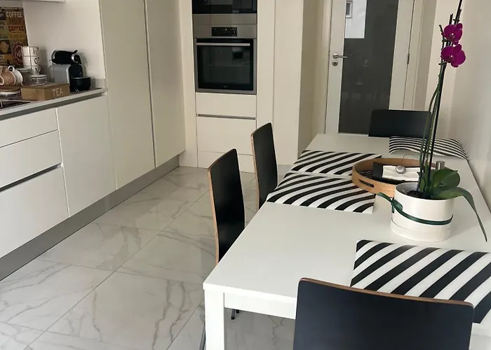 Modern Big With Balcony In New Pansiyon Montijo