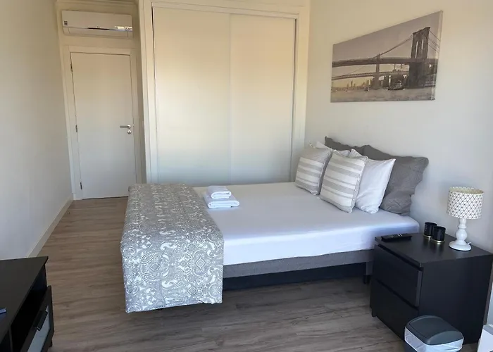 Modern Big With Balcony In New Pansiyon Montijo